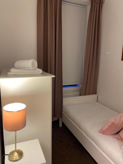 Glenfinnan - Two Bedroom Apartment Dunfermline Zewnętrze zdjęcie